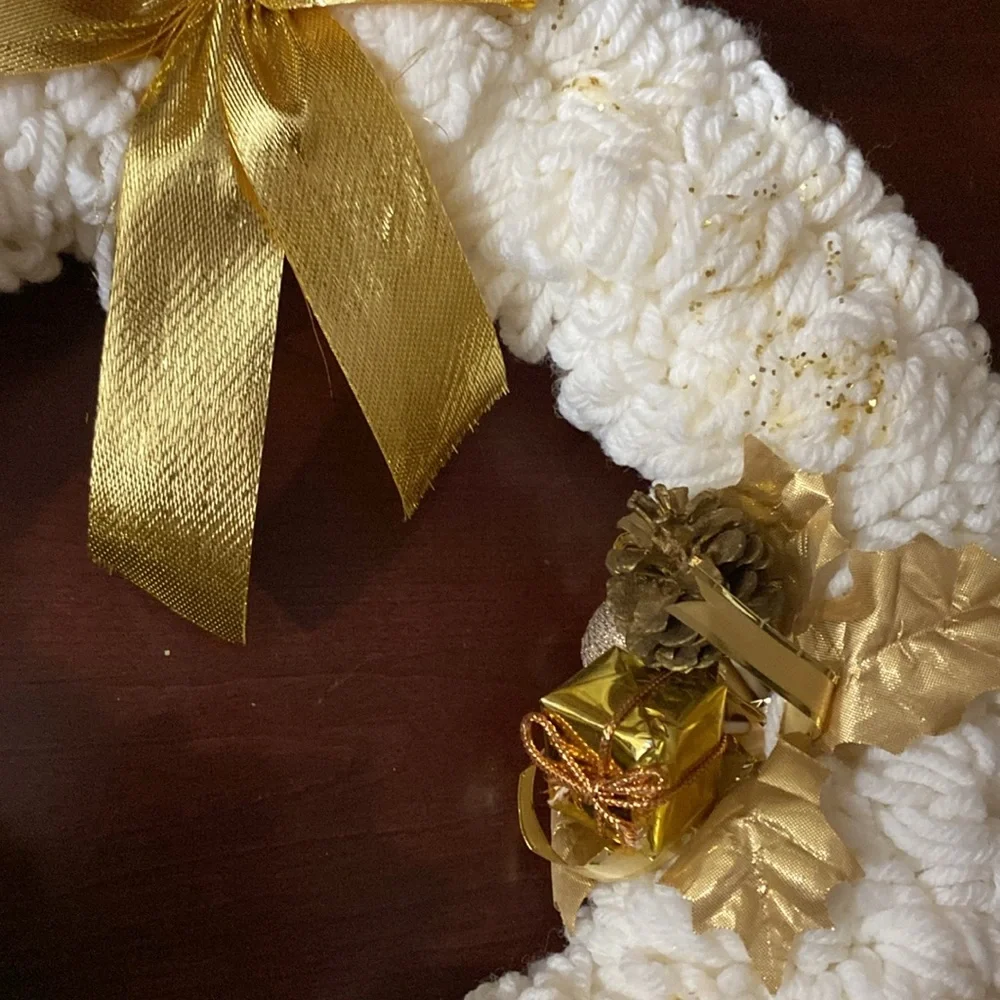 Free w bundle of 2+ Handmade White & Gold Christmas Yarn Wreath Holiday Door